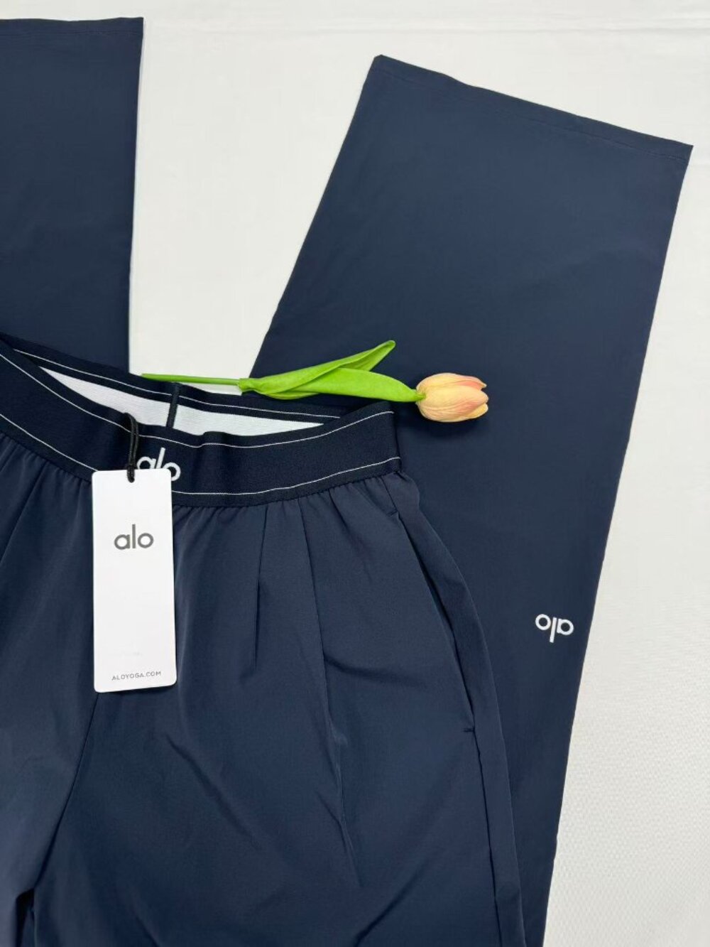 NWT 🍻 Alo Yoga Suit Up Trouser Navy Wide Leg Pant Regular 30" Inseam 😝 - Picture 2 of 8